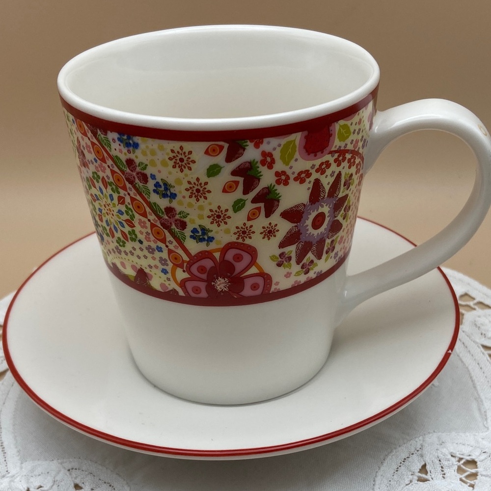 Starbucks 2007 Paisley Strawberry Red Coffee Tea Cup with Saucer